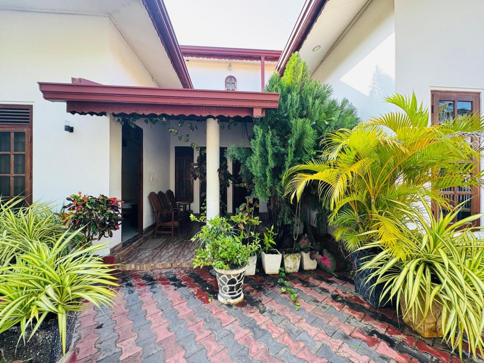 Aa Inn Trincomalee Kültér fotó