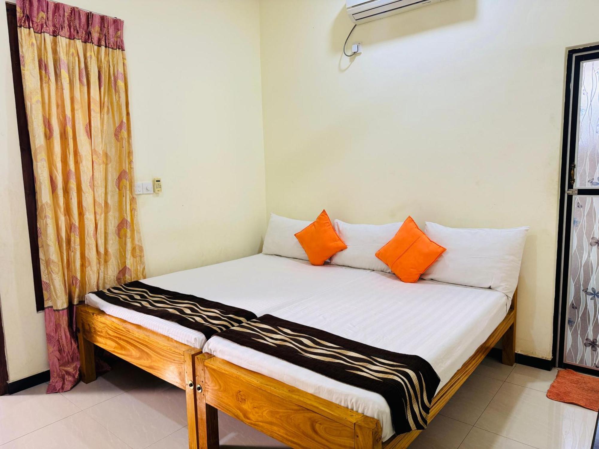 Aa Inn Trincomalee Kültér fotó