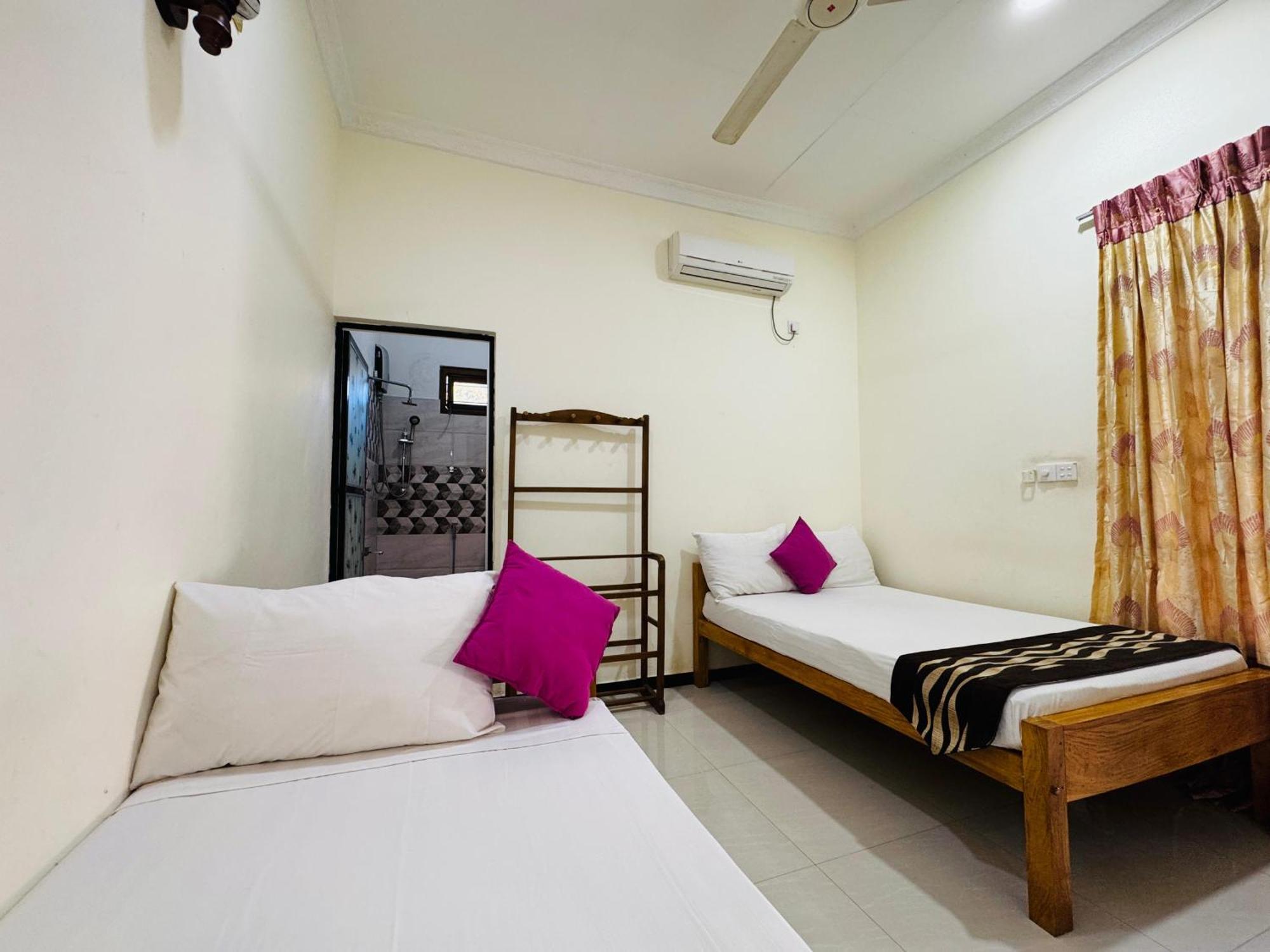Aa Inn Trincomalee Szoba fotó