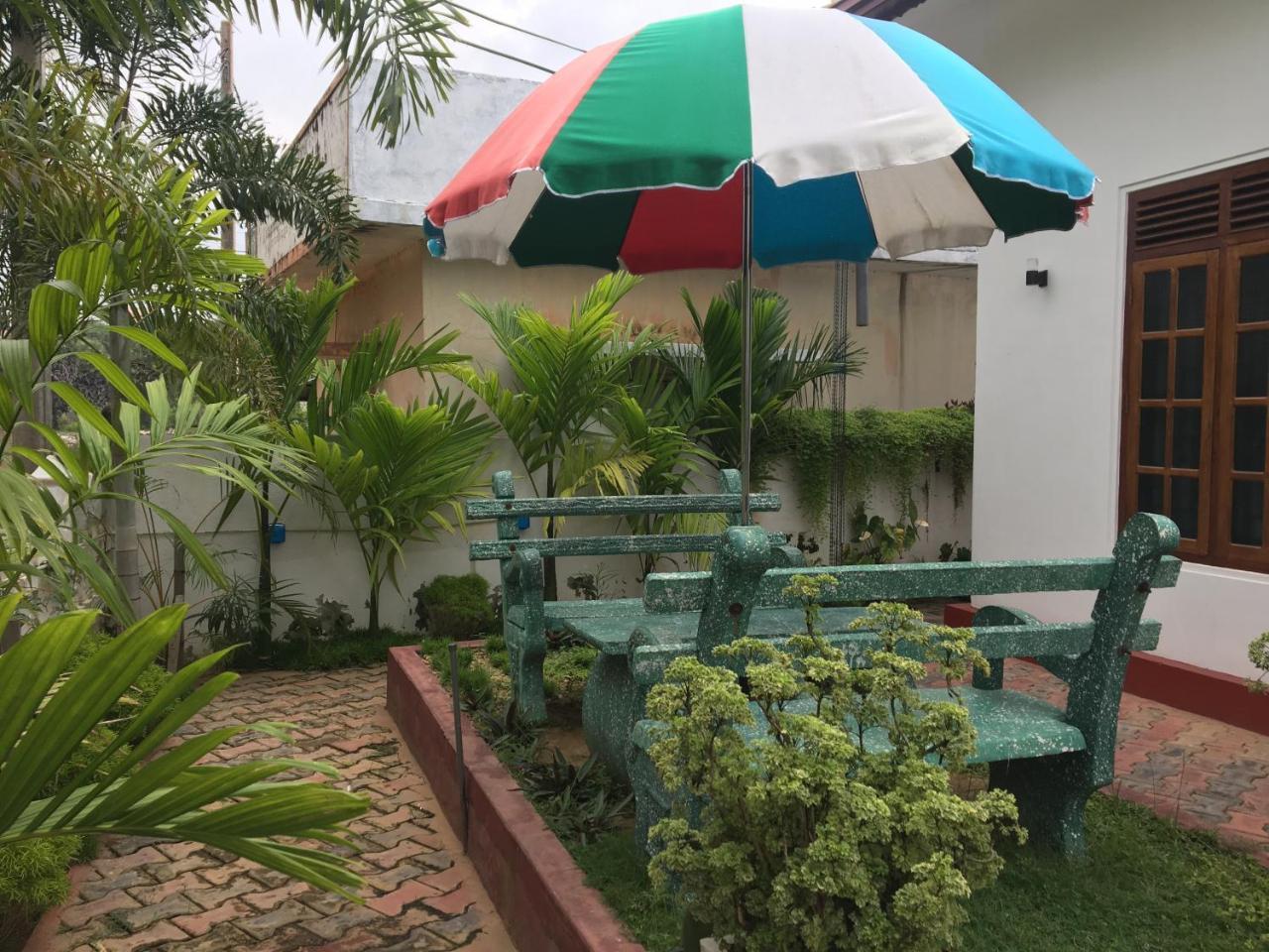 Aa Inn Trincomalee Kültér fotó